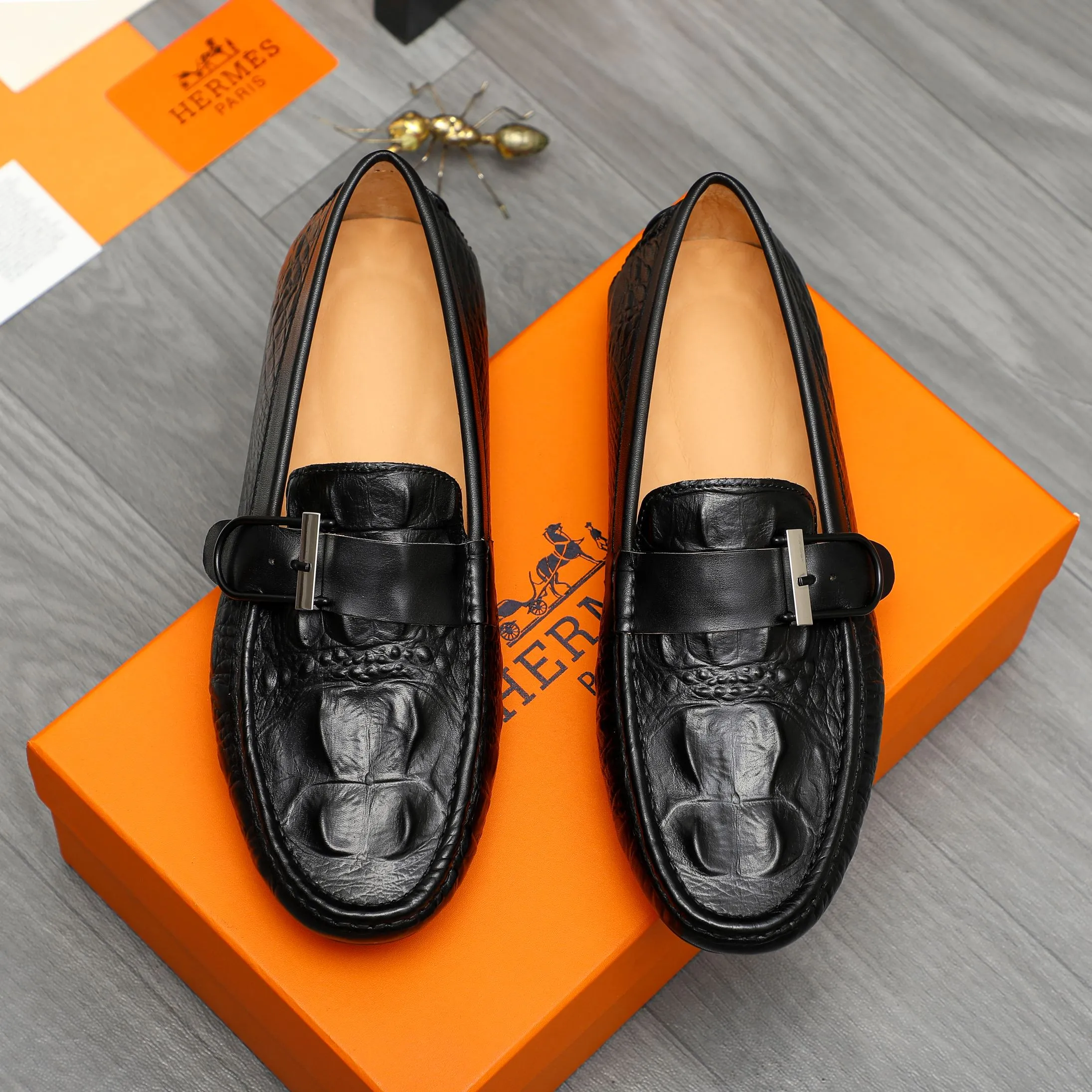 P380 Product trademark: HERMES "Hermes" casual slip-on men's shoes Regular size: 38-44 Product material: Selected crocodile pattern cowhide upper, pigskin lining, rubber outsole